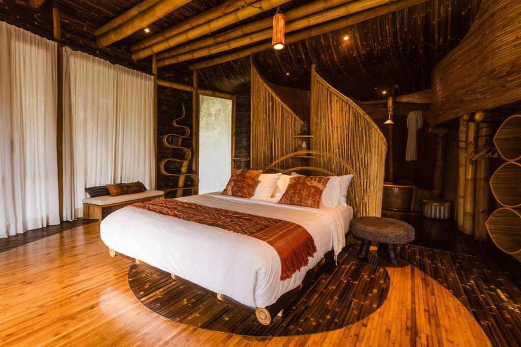 Villa Sharma Springs 5 Bds Luxurious Bamboo Mansion Pool *